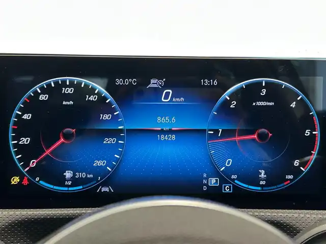メルセデス・ベンツ Ａ２００ｄ AMGライン 福岡県 2022(令4)年 1.9万km ポーラホワイト パラノミックスライディングルーフ　/ＡＭＧラインＰＫＧ　/マルチビームＬＥＤライト　/純正グリル付　/ハーフレザー　/純正ナビ／フルセグ　/Ｂｌｕｅｔｏｏｔｈ　/シートヒーター　/純正１８インチＡＷ　/ＥＴＣ２．０