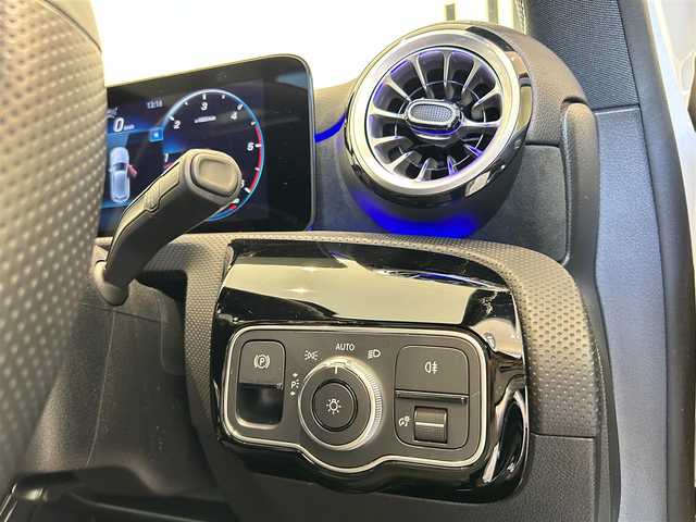 メルセデス・ベンツ Ａ２００ｄ AMGライン 福岡県 2022(令4)年 1.9万km ポーラホワイト パラノミックスライディングルーフ　/ＡＭＧラインＰＫＧ　/マルチビームＬＥＤライト　/純正グリル付　/ハーフレザー　/純正ナビ／フルセグ　/Ｂｌｕｅｔｏｏｔｈ　/シートヒーター　/純正１８インチＡＷ　/ＥＴＣ２．０