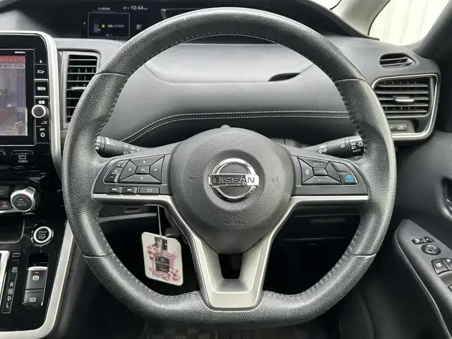 日産 セレナ ハイウェイスター 群馬県 2017(平29)年 9.7万km マルーンレッド 2トーン ワンオーナー/純正ナビ(SD/FM/AM/フルセグTV/Bluetooth)/両側パワースライドドア/プロパイロット/LEDヘッドライト/アラウンドビューモニター/純正フロアマット/ドアバイザー/スマートキー/プッシュスタート/コーナーセンサー/オートライト/クルーズコントロール(自動追従走行)/純正AW付サマータイヤ4本積込/取扱説明書/保証書