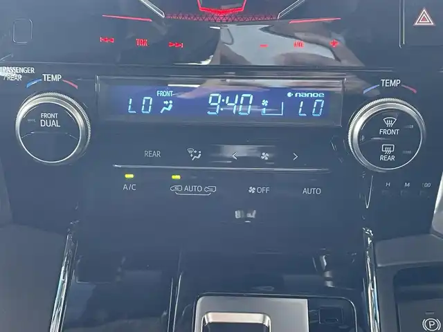 トヨタ ヴェルファイア ZG 道東・釧路十勝 2018(平30)年 2.4万km ブラック ４WD/Toyota Safety Sense/・PCS（プリクラッシュセーフティ）/・緊急時操舵支援/・レーンディパーチャーアラート/・ロードサインアシスト/・ドライバー異常時対応システム/・プロアクティブドライビングアシスト/・オートマチックハイビーム/・アダプティブハイビームシステム/・レーダークルーズコントロール/・先行車発進告知機能/社外メモリーナビ/（CD/DVD/BT)/フルセグTV/バックカメラ/両側パワースライドドア/パワーバックドア/クルーズコントロール/LEDオートライト/LEDフォグランプ/革シート/シートヒーター/パワーシート/エアシート/シートメモリ/純正室内カーテンセット/ステアリングヒーター/ステアリングスイッチ/電動オットマン/オートエアコン/アイドリングストップ/100V充電/電動化駆動ミラー/デジタルインナーミラー/スマートキー/社外ヒッチメンバー/ヘッドレストモニター/社外AW18インチ付きスタットレスタイヤ積込