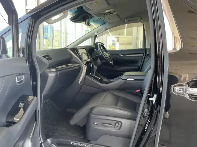 トヨタ ヴェルファイア ZG 道東・釧路十勝 2018(平30)年 2.4万km ブラック ４WD/Toyota Safety Sense/・PCS（プリクラッシュセーフティ）/・緊急時操舵支援/・レーンディパーチャーアラート/・ロードサインアシスト/・ドライバー異常時対応システム/・プロアクティブドライビングアシスト/・オートマチックハイビーム/・アダプティブハイビームシステム/・レーダークルーズコントロール/・先行車発進告知機能/社外メモリーナビ/（CD/DVD/BT)/フルセグTV/バックカメラ/両側パワースライドドア/パワーバックドア/クルーズコントロール/LEDオートライト/LEDフォグランプ/革シート/シートヒーター/パワーシート/エアシート/シートメモリ/純正室内カーテンセット/ステアリングヒーター/ステアリングスイッチ/電動オットマン/オートエアコン/アイドリングストップ/100V充電/電動化駆動ミラー/デジタルインナーミラー/スマートキー/社外ヒッチメンバー/ヘッドレストモニター/社外AW18インチ付きスタットレスタイヤ積込