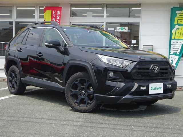 トヨタ ＲＡＶ４ アドベンチャー オフロードPKG 静岡県 2021(令3)年 2.8万km アティチュードブラックマイカ ワンオーナー/禁煙車/9インチ純正ディスプレイオーディオ/(AM/FM/BT/USB/Miracast)/ステアリングリモコン/バックガイドモニターセット/・バックカメラ/・BMS/・リアクロストラフィックオートブレーキ/セーフティセンス/・プリクラッシュセーフティ/・レーントレーシングアシスト/・レーダークルーズコントロール/・オートマチックハイビーム/・ロードサインアシスト/USB(前席×3・後席×2）/ハンドルヒーター/運転席・助手席ヒートシーター/運転席パワーシート/電子パーキング/オートブレーキホールド/プッシュスタート・スマートキー/ブラック合皮スポーティシート/TRDフロントバンパーガーニッシュ（LED付）/フロントグリルカバー/ブリッジ型ルーフレール/純正フロアマット/ビルトインETC/LEDヘッドライト/保証書・取扱説明書・ナビ説