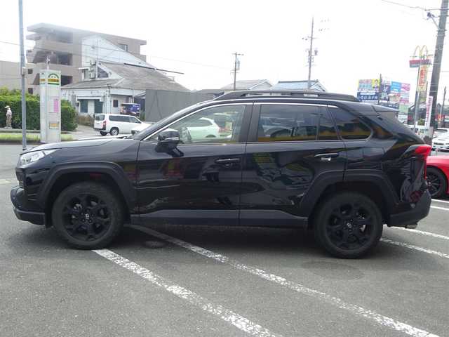 トヨタ ＲＡＶ４ アドベンチャー オフロードPKG 静岡県 2021(令3)年 2.8万km アティチュードブラックマイカ ワンオーナー/禁煙車/9インチ純正ディスプレイオーディオ/(AM/FM/BT/USB/Miracast)/ステアリングリモコン/バックガイドモニターセット/・バックカメラ/・BMS/・リアクロストラフィックオートブレーキ/セーフティセンス/・プリクラッシュセーフティ/・レーントレーシングアシスト/・レーダークルーズコントロール/・オートマチックハイビーム/・ロードサインアシスト/USB(前席×3・後席×2）/ハンドルヒーター/運転席・助手席ヒートシーター/運転席パワーシート/電子パーキング/オートブレーキホールド/プッシュスタート・スマートキー/ブラック合皮スポーティシート/TRDフロントバンパーガーニッシュ（LED付）/フロントグリルカバー/ブリッジ型ルーフレール/純正フロアマット/ビルトインETC/LEDヘッドライト/保証書・取扱説明書・ナビ説