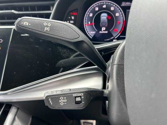 アウディ Ｑ７ 45 Sラインリミテッド 埼玉県 2020(令2)年 2.9万km グレイシアホワイトメタリック 黒革/純正メモリーナビ/(Bluetooth/USB/CD/DVD/フルセグ)/マトリクスＬＥＤヘッドライト/アダプティブクルーズコントロール/全方位カメラ/バーチャルコクピット/前席パワーシート/シートヒーター/ヘッドアップディスプレイ/パワーバックドア