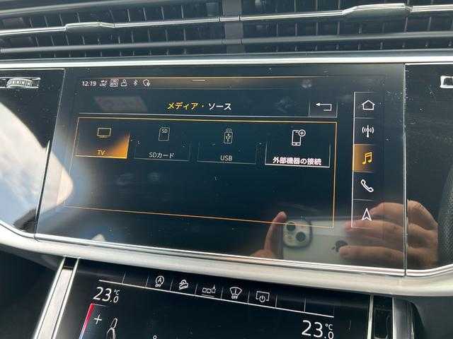 アウディ Ｑ７ 45 Sラインリミテッド 埼玉県 2020(令2)年 2.9万km グレイシアホワイトメタリック 黒革/純正メモリーナビ/(Bluetooth/USB/CD/DVD/フルセグ)/マトリクスＬＥＤヘッドライト/アダプティブクルーズコントロール/全方位カメラ/バーチャルコクピット/前席パワーシート/シートヒーター/ヘッドアップディスプレイ/パワーバックドア