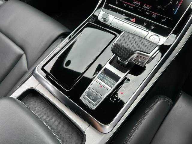 アウディ Ｑ７ 45 Sラインリミテッド 埼玉県 2020(令2)年 2.9万km グレイシアホワイトメタリック 黒革/純正メモリーナビ/(Bluetooth/USB/CD/DVD/フルセグ)/マトリクスＬＥＤヘッドライト/アダプティブクルーズコントロール/全方位カメラ/バーチャルコクピット/前席パワーシート/シートヒーター/ヘッドアップディスプレイ/パワーバックドア