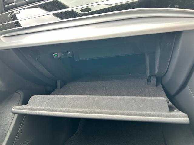 アウディ Ｑ７ 45 Sラインリミテッド 埼玉県 2020(令2)年 2.9万km グレイシアホワイトメタリック 黒革/純正メモリーナビ/(Bluetooth/USB/CD/DVD/フルセグ)/マトリクスＬＥＤヘッドライト/アダプティブクルーズコントロール/全方位カメラ/バーチャルコクピット/前席パワーシート/シートヒーター/ヘッドアップディスプレイ/パワーバックドア