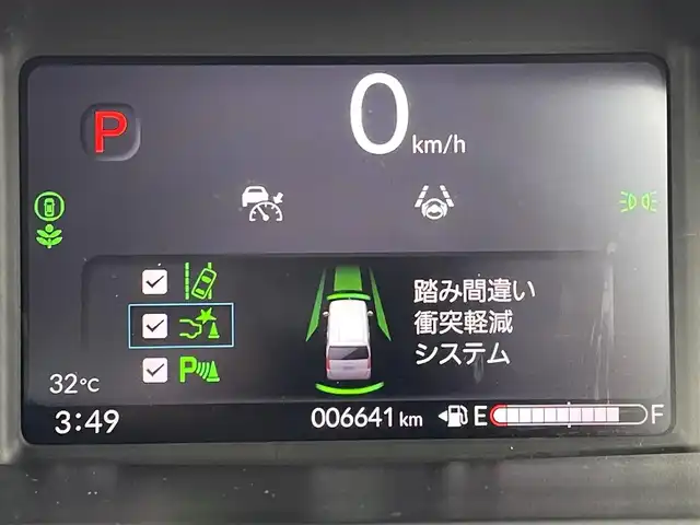 ホンダ Ｎ ＢＯＸ 佐賀県 2025(令7)年 0.7万km プラチナホワイトパール 純正8インチディスプレイオーディオ/・AM/FM/USB/Bluetooth//AppleCarPlay/AndroidAuto/バックカメラ/ETC/片側パワースライドドア/電子パーキングブレーキ/BRAKE HOLD機能/D＋N席シートヒーター/ISOFIX対応/後席用サイドサンシェード/ステアリングリモコン/純正LEDヘッドライト/純正フロアマット/新車保証書/取扱説明書/スペアキー１本/ホンダセンシング/・アダプティブクルーズコントロール/・衝突被害軽減ブレーキ/・路外逸脱抑制機能/・パーキングセンサーシステム/・先行車発進お知らせ機能/・標識認識機能(速度超過お知らせ機能付)/・踏み間違い衝突軽減システム