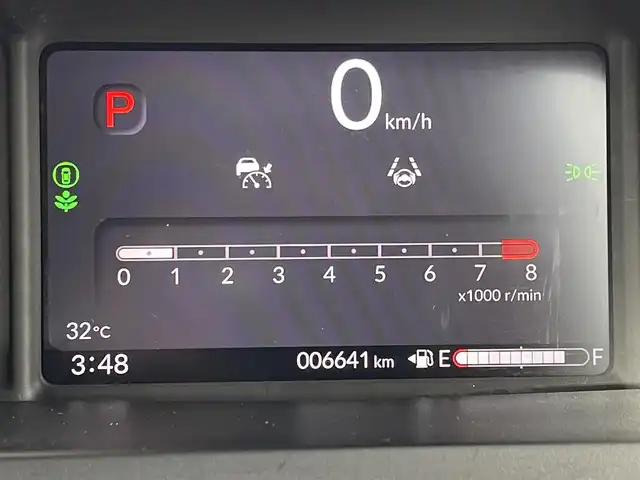 ホンダ Ｎ ＢＯＸ 佐賀県 2025(令7)年 0.7万km プラチナホワイトパール 純正8インチディスプレイオーディオ/・AM/FM/USB/Bluetooth//AppleCarPlay/AndroidAuto/バックカメラ/ETC/片側パワースライドドア/電子パーキングブレーキ/BRAKE HOLD機能/D＋N席シートヒーター/ISOFIX対応/後席用サイドサンシェード/ステアリングリモコン/純正LEDヘッドライト/純正フロアマット/新車保証書/取扱説明書/スペアキー１本/ホンダセンシング/・アダプティブクルーズコントロール/・衝突被害軽減ブレーキ/・路外逸脱抑制機能/・パーキングセンサーシステム/・先行車発進お知らせ機能/・標識認識機能(速度超過お知らせ機能付)/・踏み間違い衝突軽減システム
