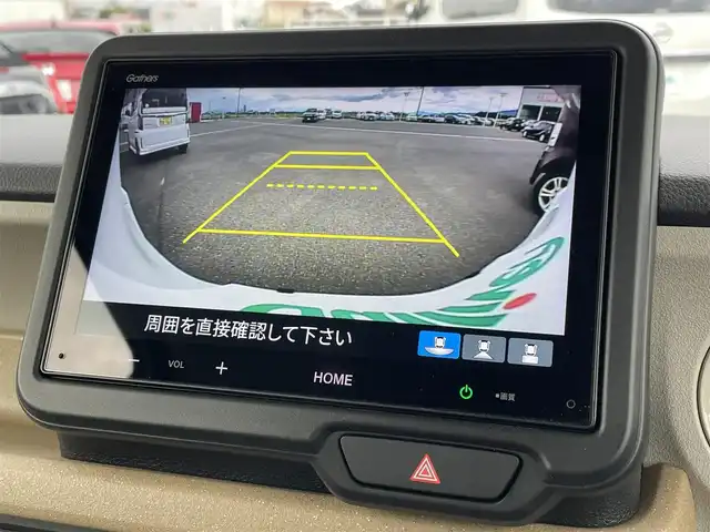 ホンダ Ｎ ＢＯＸ 佐賀県 2025(令7)年 0.7万km プラチナホワイトパール 純正8インチディスプレイオーディオ/・AM/FM/USB/Bluetooth//AppleCarPlay/AndroidAuto/バックカメラ/ETC/片側パワースライドドア/電子パーキングブレーキ/BRAKE HOLD機能/D＋N席シートヒーター/ISOFIX対応/後席用サイドサンシェード/ステアリングリモコン/純正LEDヘッドライト/純正フロアマット/新車保証書/取扱説明書/スペアキー１本/ホンダセンシング/・アダプティブクルーズコントロール/・衝突被害軽減ブレーキ/・路外逸脱抑制機能/・パーキングセンサーシステム/・先行車発進お知らせ機能/・標識認識機能(速度超過お知らせ機能付)/・踏み間違い衝突軽減システム