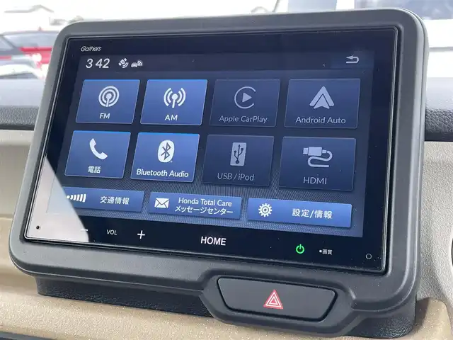 ホンダ Ｎ ＢＯＸ 佐賀県 2025(令7)年 0.7万km プラチナホワイトパール 純正8インチディスプレイオーディオ/・AM/FM/USB/Bluetooth//AppleCarPlay/AndroidAuto/バックカメラ/ETC/片側パワースライドドア/電子パーキングブレーキ/BRAKE HOLD機能/D＋N席シートヒーター/ISOFIX対応/後席用サイドサンシェード/ステアリングリモコン/純正LEDヘッドライト/純正フロアマット/新車保証書/取扱説明書/スペアキー１本/ホンダセンシング/・アダプティブクルーズコントロール/・衝突被害軽減ブレーキ/・路外逸脱抑制機能/・パーキングセンサーシステム/・先行車発進お知らせ機能/・標識認識機能(速度超過お知らせ機能付)/・踏み間違い衝突軽減システム