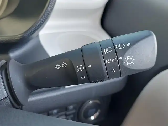 ダイハツ ムーヴ キャンバス ストライプス G 東京都 2023(令5)年 2.4万km シャイニングホワイトパール/スムーズグレーマイカメタリック 純正ナビ/フルセグ/パノラミックビューモニター/ドライブレコーダー/ETC/シートヒーター/両側パワースライドドア/アイドリングストップ/衝突軽減ブレーキ/レーンキープアシスト/コーナーセンサー/オートライト/スマートキー