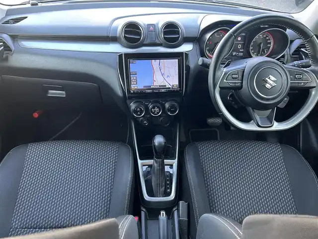 スズキ スイフト HYBRID RS 島根県 2020(令2)年 4.7万km ピュアホワイトP 登録時走行距離47048km/社外ナビ(フルセグTV・Bluetooth・AM・FM)/アイドリングストップ/レーンキープアシスト/横滑り防止装置/衝突軽減ブレーキ/ブラインドスポットモニター/コーナーセンサー/ウィンカーミラー/レーダークルーズコントロール/ドアバイザー/プッシュスタート/ステアリングスイッチ/パドルシフト付き/フォグランプ/オートライト