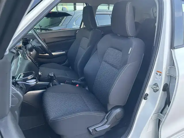 スズキ スイフト HYBRID RS 島根県 2020(令2)年 4.7万km ピュアホワイトP 登録時走行距離47048km/社外ナビ(フルセグTV・Bluetooth・AM・FM)/アイドリングストップ/レーンキープアシスト/横滑り防止装置/衝突軽減ブレーキ/ブラインドスポットモニター/コーナーセンサー/ウィンカーミラー/レーダークルーズコントロール/ドアバイザー/プッシュスタート/ステアリングスイッチ/パドルシフト付き/フォグランプ/オートライト