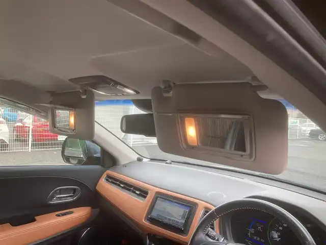 ホンダ ヴェゼル ハイブリッド Z 埼玉県 2014(平26)年 11.9万km ミスティックグリーンパール (株)IDOMが運営する【じしゃロン鳩ヶ谷店】の自社ローン専用車両になりますこちらは現金またはオートローンご利用時の価格です。自社ローンご希望の方は別途その旨お申付け下さい/社外SDナビ(品番:MDV-D407BT)/社外フルセグテレビ/バックカメラ/クルーズコントロール/プッシュスタート/ETC/LEDヘッドライト/純正17インチAW/ハーフレザーシート/スマートキー/パドルシフト/革巻ステアリング/ウインカーミラー/フォグランプ