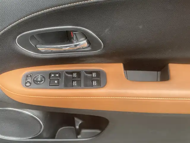 ホンダ ヴェゼル ハイブリッド Z 埼玉県 2014(平26)年 11.9万km ミスティックグリーンパール (株)IDOMが運営する【じしゃロン鳩ヶ谷店】の自社ローン専用車両になりますこちらは現金またはオートローンご利用時の価格です。自社ローンご希望の方は別途その旨お申付け下さい/社外SDナビ(品番:MDV-D407BT)/社外フルセグテレビ/バックカメラ/クルーズコントロール/プッシュスタート/ETC/LEDヘッドライト/純正17インチAW/ハーフレザーシート/スマートキー/パドルシフト/革巻ステアリング/ウインカーミラー/フォグランプ