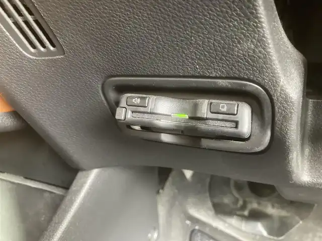 ホンダ ヴェゼル ハイブリッド Z 埼玉県 2014(平26)年 11.9万km ミスティックグリーンパール (株)IDOMが運営する【じしゃロン鳩ヶ谷店】の自社ローン専用車両になりますこちらは現金またはオートローンご利用時の価格です。自社ローンご希望の方は別途その旨お申付け下さい/社外SDナビ(品番:MDV-D407BT)/社外フルセグテレビ/バックカメラ/クルーズコントロール/プッシュスタート/ETC/LEDヘッドライト/純正17インチAW/ハーフレザーシート/スマートキー/パドルシフト/革巻ステアリング/ウインカーミラー/フォグランプ