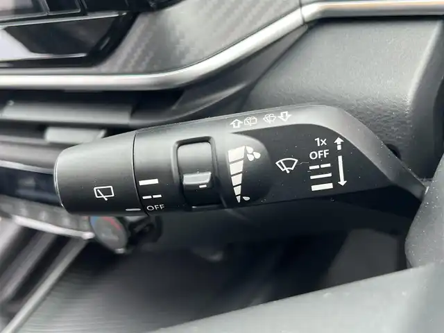 日産 ノート X 滋賀県 2023(令5)年 1.8万km ブリリアントシルバー 純正9インチナビ/【Bluetooth/HDMI/フルセグTV】/全方位カメラ/衝突軽減ブレーキ/ブラインドスポットワーニング/前後ソナー/デジタルインナーミラー/ビルトインETC/LEDヘッドライト/オートライト/オートマチックハイビーム/電動パーキングブレーキ/オートブレーキホールド/プッシュスタート/スマートキー/ステアリングリモコン/純正フロアマット/ドアバイザー