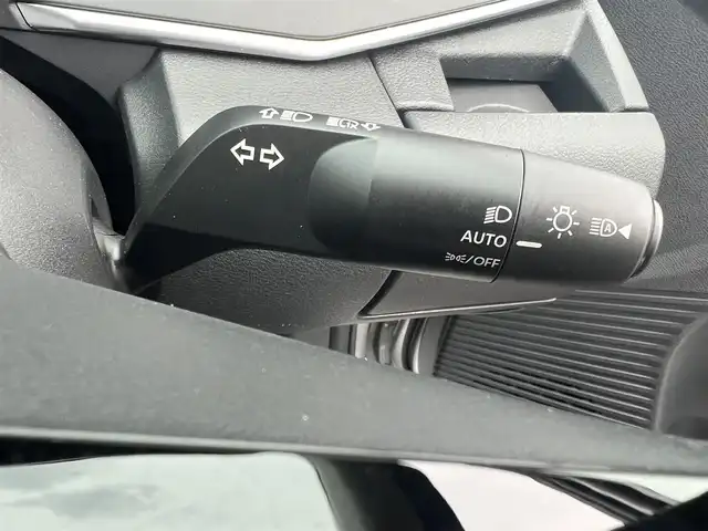 日産 ノート X 滋賀県 2023(令5)年 1.8万km ブリリアントシルバー 純正9インチナビ/【Bluetooth/HDMI/フルセグTV】/全方位カメラ/衝突軽減ブレーキ/ブラインドスポットワーニング/前後ソナー/デジタルインナーミラー/ビルトインETC/LEDヘッドライト/オートライト/オートマチックハイビーム/電動パーキングブレーキ/オートブレーキホールド/プッシュスタート/スマートキー/ステアリングリモコン/純正フロアマット/ドアバイザー
