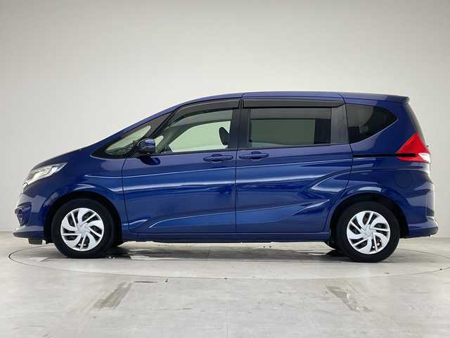 ホンダ フリード＋ G ホンダセンシング 愛知県 2017(平29)年 4.5万km コバルトブルーパール ホンダセンシング/両側パワースライドドア/クルーズコントロール/レーンキープアシスト/ドライブレコーダー/ETC/衝突被害軽減ブレーキ/ステアリングスイッチ/スマートキー/プッシュスタート/アイドリングストップ/純正フロアマット/ABS/横滑り防止装置/盗難防止装置/オートライト
