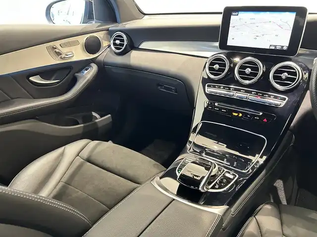 メルセデス・ベンツ ＧＬＣ２２０ d 4マチックスポーツ 福岡県 2018(平30)年 2万km オブシディアンブラック ＡＣＣ／ＢＳＭ／ＨＵＤ　/アンビエントライト　/純正ナビ／ＴＶ　/３６０°カメラシステム　/Ｂｌｕｅｔｏｏｔｈ　/メモリ付パワーシート　/シートヒーター　/フットトランクオープナー　/純正１９インチＡＷ