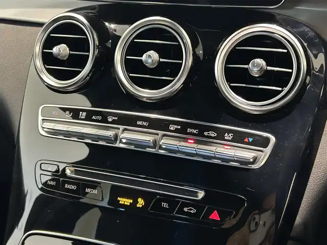 メルセデス・ベンツ ＧＬＣ２２０ d 4マチックスポーツ 福岡県 2018(平30)年 2万km オブシディアンブラック ＡＣＣ／ＢＳＭ／ＨＵＤ　/アンビエントライト　/純正ナビ／ＴＶ　/３６０°カメラシステム　/Ｂｌｕｅｔｏｏｔｈ　/メモリ付パワーシート　/シートヒーター　/フットトランクオープナー　/純正１９インチＡＷ