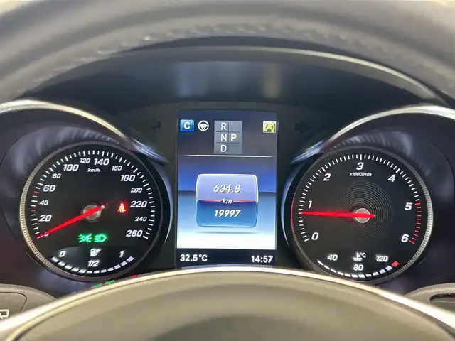 メルセデス・ベンツ ＧＬＣ２２０ d 4マチックスポーツ 福岡県 2018(平30)年 2万km オブシディアンブラック ＡＣＣ／ＢＳＭ／ＨＵＤ　/アンビエントライト　/純正ナビ／ＴＶ　/３６０°カメラシステム　/Ｂｌｕｅｔｏｏｔｈ　/メモリ付パワーシート　/シートヒーター　/フットトランクオープナー　/純正１９インチＡＷ