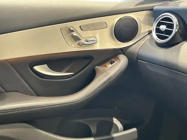 メルセデス・ベンツ ＧＬＣ２２０ d 4マチックスポーツ 福岡県 2018(平30)年 2万km オブシディアンブラック ＡＣＣ／ＢＳＭ／ＨＵＤ　/アンビエントライト　/純正ナビ／ＴＶ　/３６０°カメラシステム　/Ｂｌｕｅｔｏｏｔｈ　/メモリ付パワーシート　/シートヒーター　/フットトランクオープナー　/純正１９インチＡＷ