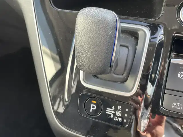 日産 セレナ e－パワー ハイウェイスター V 熊本県 2020(令2)年 6.8万km ダイヤモンドブラック 純正ナビ/・AM/FM/CD/DVD/BT/SD/・フルセグTV/アラウンドビューモニター/プロパイロット/後側方支援/エマージェンシーブレーキ/レーンキープアシスト/標識認識機能/オートマチックハイビーム/両側電動スライドドア/横滑り防止装置/LEDヘッドライト/フォグランプ/純正フロアマット/革巻きステアリング/ステアリングヒーター/ステアリングスイッチ/ETC/電動パーキングブレーキ/オートホールドブレーキ/電動格納ミラー/ウインカーミラー/ドアバイザー/後席ロールサンシェード/プッシュスタート/スマートキー