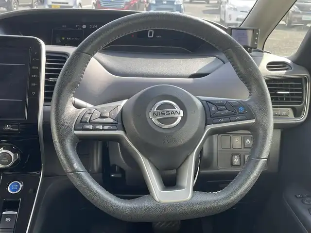 日産 セレナ e－パワー ハイウェイスター V 熊本県 2020(令2)年 6.8万km ダイヤモンドブラック 純正ナビ/・AM/FM/CD/DVD/BT/SD/・フルセグTV/アラウンドビューモニター/プロパイロット/後側方支援/エマージェンシーブレーキ/レーンキープアシスト/標識認識機能/オートマチックハイビーム/両側電動スライドドア/横滑り防止装置/LEDヘッドライト/フォグランプ/純正フロアマット/革巻きステアリング/ステアリングヒーター/ステアリングスイッチ/ETC/電動パーキングブレーキ/オートホールドブレーキ/電動格納ミラー/ウインカーミラー/ドアバイザー/後席ロールサンシェード/プッシュスタート/スマートキー