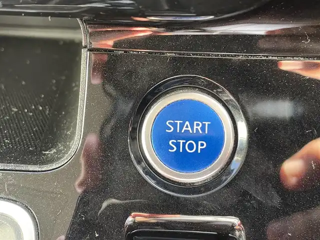 日産 セレナ e－パワー ハイウェイスター V 熊本県 2020(令2)年 6.8万km ダイヤモンドブラック 純正ナビ/・AM/FM/CD/DVD/BT/SD/・フルセグTV/アラウンドビューモニター/プロパイロット/後側方支援/エマージェンシーブレーキ/レーンキープアシスト/標識認識機能/オートマチックハイビーム/両側電動スライドドア/横滑り防止装置/LEDヘッドライト/フォグランプ/純正フロアマット/革巻きステアリング/ステアリングヒーター/ステアリングスイッチ/ETC/電動パーキングブレーキ/オートホールドブレーキ/電動格納ミラー/ウインカーミラー/ドアバイザー/後席ロールサンシェード/プッシュスタート/スマートキー