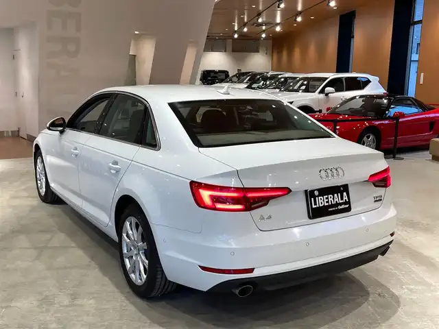 アウディ Ａ４ 2．0 TFSI クワトロ 道央・札幌 2016(平28)年 4.5万km グレイシアホワイトメタリック グレイシアホワイトメタリック/ラグジュアリーパッケージ/　・パーシャルレザー/　・シートヒーター/　・デコラティブパネルオークナチュラルグレー/　・LEDリヤコンビネーションライト/　・LEDインテリアライティング/バーチャルコックピット/アシスタンスパッケージ/　・サラウンドビューカメラ/　・アウディプレセンスリヤ/　・アウディサイドアシスト/　・サイドエアバック(リヤ)/　・パークアシスト/マトリクスLEDヘッドライト/純正メモリナビ/フルセグTV/CD/DVD/SD/USB/Bluetooth