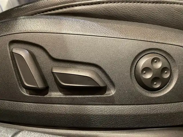 アウディ Ａ４ 2．0 TFSI クワトロ 道央・札幌 2016(平28)年 4.5万km グレイシアホワイトメタリック グレイシアホワイトメタリック/ラグジュアリーパッケージ/　・パーシャルレザー/　・シートヒーター/　・デコラティブパネルオークナチュラルグレー/　・LEDリヤコンビネーションライト/　・LEDインテリアライティング/バーチャルコックピット/アシスタンスパッケージ/　・サラウンドビューカメラ/　・アウディプレセンスリヤ/　・アウディサイドアシスト/　・サイドエアバック(リヤ)/　・パークアシスト/マトリクスLEDヘッドライト/純正メモリナビ/フルセグTV/CD/DVD/SD/USB/Bluetooth