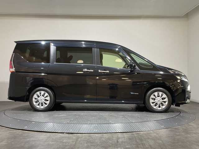 日産 セレナ X Vセレクション 愛媛県 2017(平29)年 5.3万km ダイヤモンドブラック 純正ナビ/Bluetooth/フルセグ/プロパイロット/フリップダウンモニター/両側電動スライドドア/全周囲カメラ/衝突被害軽減ブレーキ/レーンキープアシスト/前後コーナーセンサー/LEDヘッドライト/オートライト/ドライブレコーダー/ETC/ウォークスルー/プッシュスタート/保証書/取扱説明書