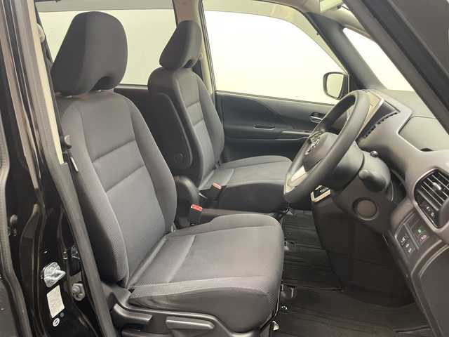 日産 セレナ X Vセレクション 愛媛県 2017(平29)年 5.3万km ダイヤモンドブラック 純正ナビ/Bluetooth/フルセグ/プロパイロット/フリップダウンモニター/両側電動スライドドア/全周囲カメラ/衝突被害軽減ブレーキ/レーンキープアシスト/前後コーナーセンサー/LEDヘッドライト/オートライト/ドライブレコーダー/ETC/ウォークスルー/プッシュスタート/保証書/取扱説明書