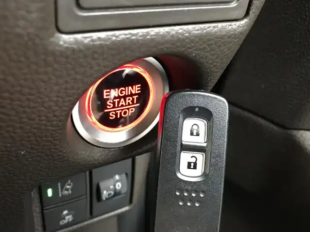ホンダ Ｎ ＢＯＸ G 富山県 2021(令3)年 6万km クリスタルブラックパール 社外ナビ/フルセグTV/Bluetooth/バックカメラ/衝突被害軽減ブレーキ/コーナーセンサー/レーンキープアシスト/レーダークルーズコントロール/両側スライドドア/プッシュスタート/スマートキー/LEDヘッドライト/オートライト/ウインカーミラー