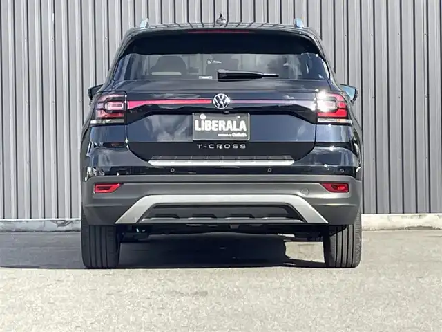 フォルクスワーゲン ＶＷ Ｔ－クロス TSI スタイル 福島県 2022(令4)年 1.4万km ディープブラックパールエフェクト デザインパッケージ/・専用コンビシート/・専用18インチAW/・専用ダッシュパッド/・専用ドアミラー/アダプティブクルーズコントロール/レーンキープ/ブラインドスポット/デジタルメーター/純正ナビ/バックカメラ/AppleCarPlay/ETC/LEDオートライト/パドルシフト/前後ドライブレコーダー/コーナーセンサー/スマートキー/取扱説明書/スペアキー