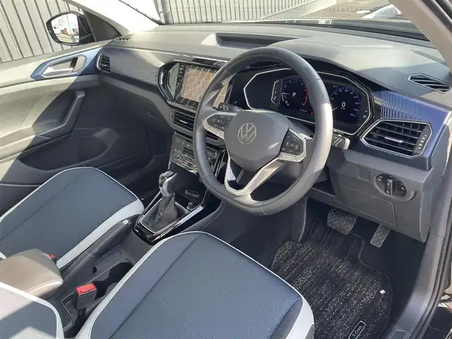 フォルクスワーゲン ＶＷ Ｔ－クロス TSI スタイル 福島県 2022(令4)年 1.4万km ディープブラックパールエフェクト デザインパッケージ/・専用コンビシート/・専用18インチAW/・専用ダッシュパッド/・専用ドアミラー/アダプティブクルーズコントロール/レーンキープ/ブラインドスポット/デジタルメーター/純正ナビ/バックカメラ/AppleCarPlay/ETC/LEDオートライト/パドルシフト/前後ドライブレコーダー/コーナーセンサー/スマートキー/取扱説明書/スペアキー