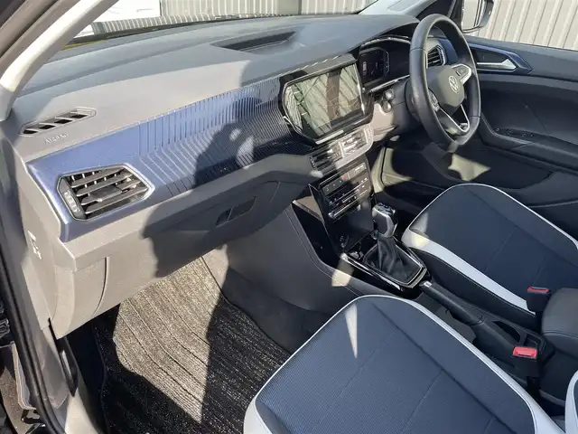 フォルクスワーゲン ＶＷ Ｔ－クロス TSI スタイル 福島県 2022(令4)年 1.4万km ディープブラックパールエフェクト デザインパッケージ/・専用コンビシート/・専用18インチAW/・専用ダッシュパッド/・専用ドアミラー/アダプティブクルーズコントロール/レーンキープ/ブラインドスポット/デジタルメーター/純正ナビ/バックカメラ/AppleCarPlay/ETC/LEDオートライト/パドルシフト/前後ドライブレコーダー/コーナーセンサー/スマートキー/取扱説明書/スペアキー
