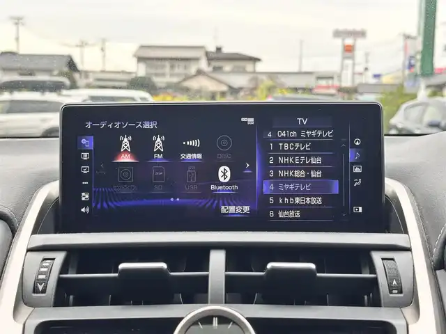 レクサス ＮＸ 300h バージョンL 宮城県 2019(平31)年 6.5万km マーキュリーグレーマイカ マークレビンソンプレミアムサラウンドサウンドシステム/パノラミックビューモニター＋パーキングサポートブレーキ（静止物）/ムーンルーフ/ルーフレール/ワイヤレス充電/＝＝＝/セーフティシステムプラス/・プリクラッシュセーフティ/・レーンディパーチャーアラート/・アダプティブハイビームシステム/・レーダークルーズコントロール/純正ナビ/・CD/DVD/・Bluetooth/・フルセグTV/ビルトインETC2.0/ドライブレコーダー/AC100V/100W電源/ハンズフリーパワーバックドア/本革シート/シートヒーター（前席/後席）/ベンチレーション（前席）/パワーシート（運転席メモリー機能付）/電動格納/リクライニング機能付6:4分割可倒式シート（リア）/革巻きステアリング/ステアリングヒーター/パドルシフト/電動パーキングブレーキ/ブレーキホールド/角型3眼LEDヘッドランプ/フォグランプ/オートライト/スマートキー＆プッシュスタート/純正18インチAW/純正フロアマット/W/サイド/カーテン/ニーエアバッグ