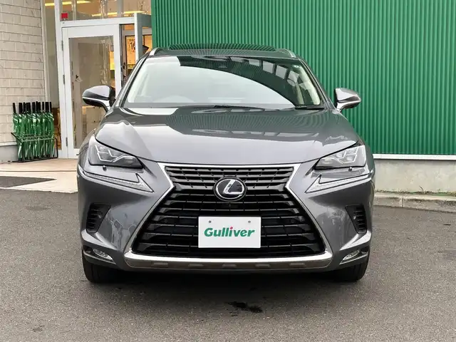 レクサス ＮＸ 300h バージョンL 宮城県 2019(平31)年 6.5万km マーキュリーグレーマイカ マークレビンソンプレミアムサラウンドサウンドシステム/パノラミックビューモニター＋パーキングサポートブレーキ（静止物）/ムーンルーフ/ルーフレール/ワイヤレス充電/＝＝＝/セーフティシステムプラス/・プリクラッシュセーフティ/・レーンディパーチャーアラート/・アダプティブハイビームシステム/・レーダークルーズコントロール/純正ナビ/・CD/DVD/・Bluetooth/・フルセグTV/ビルトインETC2.0/ドライブレコーダー/AC100V/100W電源/ハンズフリーパワーバックドア/本革シート/シートヒーター（前席/後席）/ベンチレーション（前席）/パワーシート（運転席メモリー機能付）/電動格納/リクライニング機能付6:4分割可倒式シート（リア）/革巻きステアリング/ステアリングヒーター/パドルシフト/電動パーキングブレーキ/ブレーキホールド/角型3眼LEDヘッドランプ/フォグランプ/オートライト/スマートキー＆プッシュスタート/純正18インチAW/純正フロアマット/W/サイド/カーテン/ニーエアバッグ