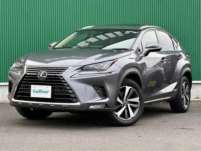 レクサス ＮＸ 300h バージョンL 宮城県 2019(平31)年 6.5万km マーキュリーグレーマイカ マークレビンソンプレミアムサラウンドサウンドシステム/パノラミックビューモニター＋パーキングサポートブレーキ（静止物）/ムーンルーフ/ルーフレール/ワイヤレス充電/＝＝＝/セーフティシステムプラス/・プリクラッシュセーフティ/・レーンディパーチャーアラート/・アダプティブハイビームシステム/・レーダークルーズコントロール/純正ナビ/・CD/DVD/・Bluetooth/・フルセグTV/ビルトインETC2.0/ドライブレコーダー/AC100V/100W電源/ハンズフリーパワーバックドア/本革シート/シートヒーター（前席/後席）/ベンチレーション（前席）/パワーシート（運転席メモリー機能付）/電動格納/リクライニング機能付6:4分割可倒式シート（リア）/革巻きステアリング/ステアリングヒーター/パドルシフト/電動パーキングブレーキ/ブレーキホールド/角型3眼LEDヘッドランプ/フォグランプ/オートライト/スマートキー＆プッシュスタート/純正18インチAW/純正フロアマット/W/サイド/カーテン/ニーエアバッグ