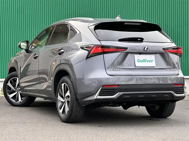 レクサス ＮＸ 300h バージョンL 宮城県 2019(平31)年 6.5万km マーキュリーグレーマイカ マークレビンソンプレミアムサラウンドサウンドシステム/パノラミックビューモニター＋パーキングサポートブレーキ（静止物）/ムーンルーフ/ルーフレール/ワイヤレス充電/＝＝＝/セーフティシステムプラス/・プリクラッシュセーフティ/・レーンディパーチャーアラート/・アダプティブハイビームシステム/・レーダークルーズコントロール/純正ナビ/・CD/DVD/・Bluetooth/・フルセグTV/ビルトインETC2.0/ドライブレコーダー/AC100V/100W電源/ハンズフリーパワーバックドア/本革シート/シートヒーター（前席/後席）/ベンチレーション（前席）/パワーシート（運転席メモリー機能付）/電動格納/リクライニング機能付6:4分割可倒式シート（リア）/革巻きステアリング/ステアリングヒーター/パドルシフト/電動パーキングブレーキ/ブレーキホールド/角型3眼LEDヘッドランプ/フォグランプ/オートライト/スマートキー＆プッシュスタート/純正18インチAW/純正フロアマット/W/サイド/カーテン/ニーエアバッグ