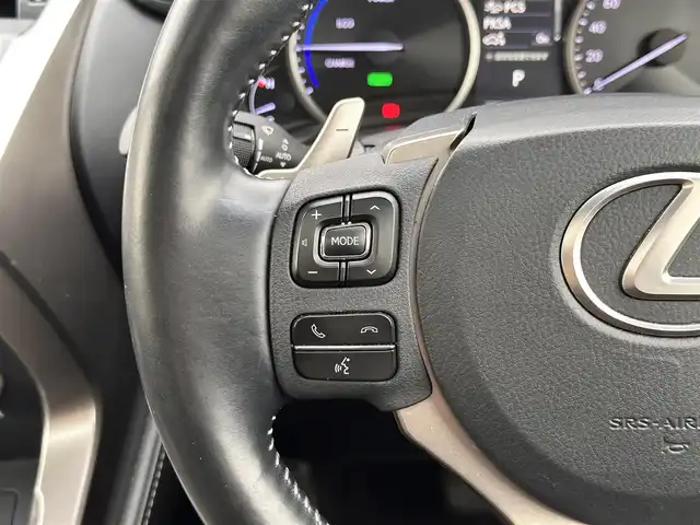 レクサス ＮＸ 300h バージョンL 宮城県 2019(平31)年 6.5万km マーキュリーグレーマイカ マークレビンソンプレミアムサラウンドサウンドシステム/パノラミックビューモニター＋パーキングサポートブレーキ（静止物）/ムーンルーフ/ルーフレール/ワイヤレス充電/＝＝＝/セーフティシステムプラス/・プリクラッシュセーフティ/・レーンディパーチャーアラート/・アダプティブハイビームシステム/・レーダークルーズコントロール/純正ナビ/・CD/DVD/・Bluetooth/・フルセグTV/ビルトインETC2.0/ドライブレコーダー/AC100V/100W電源/ハンズフリーパワーバックドア/本革シート/シートヒーター（前席/後席）/ベンチレーション（前席）/パワーシート（運転席メモリー機能付）/電動格納/リクライニング機能付6:4分割可倒式シート（リア）/革巻きステアリング/ステアリングヒーター/パドルシフト/電動パーキングブレーキ/ブレーキホールド/角型3眼LEDヘッドランプ/フォグランプ/オートライト/スマートキー＆プッシュスタート/純正18インチAW/純正フロアマット/W/サイド/カーテン/ニーエアバッグ
