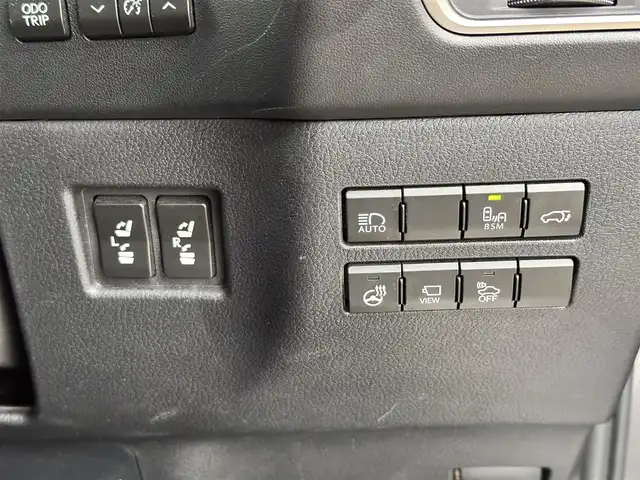 レクサス ＮＸ 300h バージョンL 宮城県 2019(平31)年 6.5万km マーキュリーグレーマイカ マークレビンソンプレミアムサラウンドサウンドシステム/パノラミックビューモニター＋パーキングサポートブレーキ（静止物）/ムーンルーフ/ルーフレール/ワイヤレス充電/＝＝＝/セーフティシステムプラス/・プリクラッシュセーフティ/・レーンディパーチャーアラート/・アダプティブハイビームシステム/・レーダークルーズコントロール/純正ナビ/・CD/DVD/・Bluetooth/・フルセグTV/ビルトインETC2.0/ドライブレコーダー/AC100V/100W電源/ハンズフリーパワーバックドア/本革シート/シートヒーター（前席/後席）/ベンチレーション（前席）/パワーシート（運転席メモリー機能付）/電動格納/リクライニング機能付6:4分割可倒式シート（リア）/革巻きステアリング/ステアリングヒーター/パドルシフト/電動パーキングブレーキ/ブレーキホールド/角型3眼LEDヘッドランプ/フォグランプ/オートライト/スマートキー＆プッシュスタート/純正18インチAW/純正フロアマット/W/サイド/カーテン/ニーエアバッグ