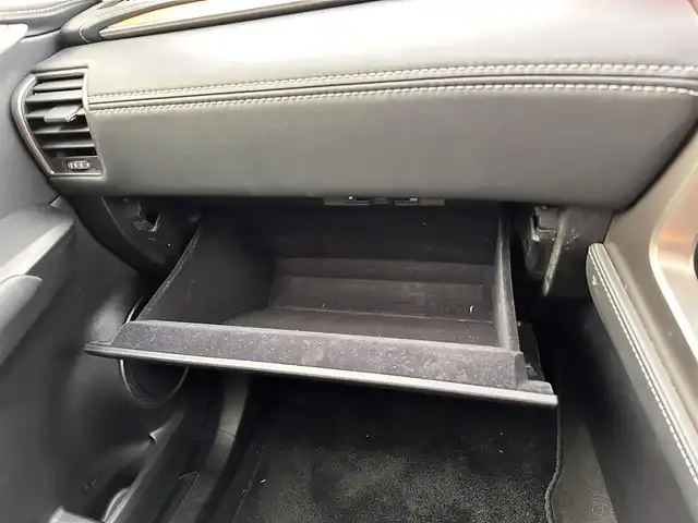 レクサス ＮＸ 300h バージョンL 宮城県 2019(平31)年 6.5万km マーキュリーグレーマイカ マークレビンソンプレミアムサラウンドサウンドシステム/パノラミックビューモニター＋パーキングサポートブレーキ（静止物）/ムーンルーフ/ルーフレール/ワイヤレス充電/＝＝＝/セーフティシステムプラス/・プリクラッシュセーフティ/・レーンディパーチャーアラート/・アダプティブハイビームシステム/・レーダークルーズコントロール/純正ナビ/・CD/DVD/・Bluetooth/・フルセグTV/ビルトインETC2.0/ドライブレコーダー/AC100V/100W電源/ハンズフリーパワーバックドア/本革シート/シートヒーター（前席/後席）/ベンチレーション（前席）/パワーシート（運転席メモリー機能付）/電動格納/リクライニング機能付6:4分割可倒式シート（リア）/革巻きステアリング/ステアリングヒーター/パドルシフト/電動パーキングブレーキ/ブレーキホールド/角型3眼LEDヘッドランプ/フォグランプ/オートライト/スマートキー＆プッシュスタート/純正18インチAW/純正フロアマット/W/サイド/カーテン/ニーエアバッグ