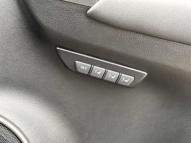 レクサス ＮＸ 300h バージョンL 宮城県 2019(平31)年 6.5万km マーキュリーグレーマイカ マークレビンソンプレミアムサラウンドサウンドシステム/パノラミックビューモニター＋パーキングサポートブレーキ（静止物）/ムーンルーフ/ルーフレール/ワイヤレス充電/＝＝＝/セーフティシステムプラス/・プリクラッシュセーフティ/・レーンディパーチャーアラート/・アダプティブハイビームシステム/・レーダークルーズコントロール/純正ナビ/・CD/DVD/・Bluetooth/・フルセグTV/ビルトインETC2.0/ドライブレコーダー/AC100V/100W電源/ハンズフリーパワーバックドア/本革シート/シートヒーター（前席/後席）/ベンチレーション（前席）/パワーシート（運転席メモリー機能付）/電動格納/リクライニング機能付6:4分割可倒式シート（リア）/革巻きステアリング/ステアリングヒーター/パドルシフト/電動パーキングブレーキ/ブレーキホールド/角型3眼LEDヘッドランプ/フォグランプ/オートライト/スマートキー＆プッシュスタート/純正18インチAW/純正フロアマット/W/サイド/カーテン/ニーエアバッグ
