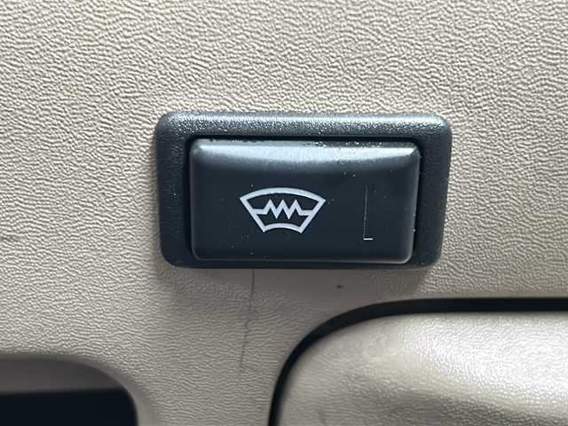 日産 ブルーバード シルフィ 18Vi－4 道央・札幌 2003(平15)年 4.8万km チタニウムシルバー カーオーディオ（FM/AM/CD)/オートライト/エンジンスターター/電動格納ミラー/パワーウィンドウ/デフロスター/純正マット/ラバーマット/積込冬タイヤ