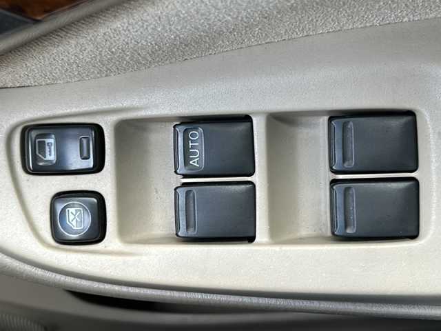 日産 ブルーバード シルフィ 18Vi－4 道央・札幌 2003(平15)年 4.8万km チタニウムシルバー カーオーディオ（FM/AM/CD)/オートライト/エンジンスターター/電動格納ミラー/パワーウィンドウ/デフロスター/純正マット/ラバーマット/積込冬タイヤ