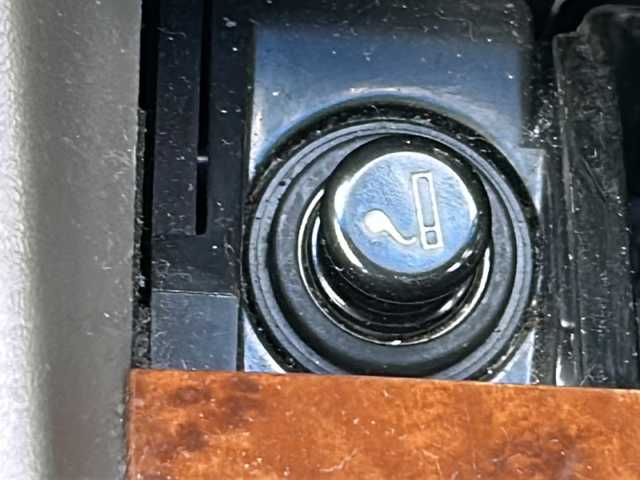 日産 ブルーバード シルフィ 18Vi－4 道央・札幌 2003(平15)年 4.8万km チタニウムシルバー カーオーディオ（FM/AM/CD)/オートライト/エンジンスターター/電動格納ミラー/パワーウィンドウ/デフロスター/純正マット/ラバーマット/積込冬タイヤ